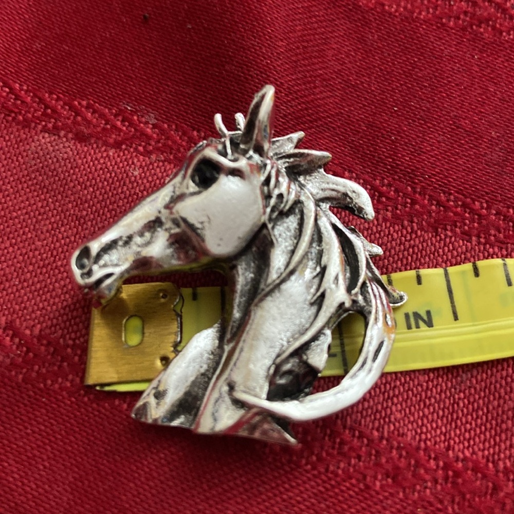 5/$10❤️❤️❤️New Horse Head Silver Toned Broach
